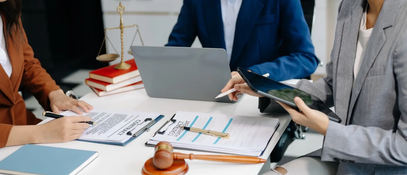 Business law concept, Lawyer business lawyers are consulting lawyers for women entrepreneurs