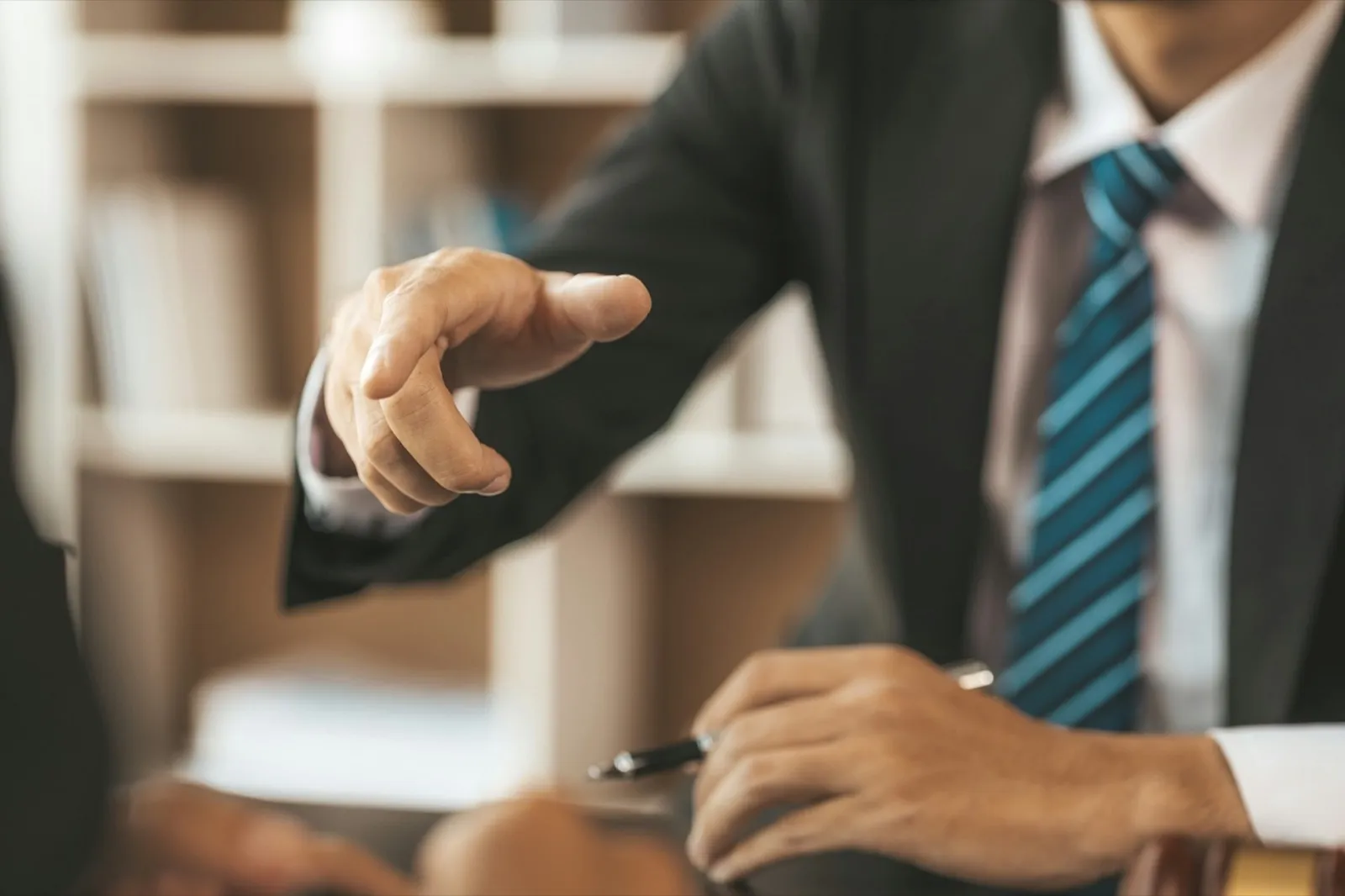 Lawyer concepts to testify to clients and to provide counseling in cases.