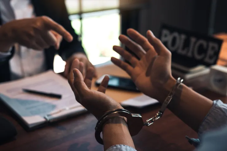 Police officers pointed to the handcuffs of offenders and talked about the offense